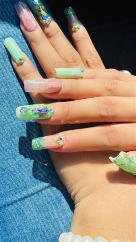 Best Green Acrylic Nail Ideas Worth Your Next Date