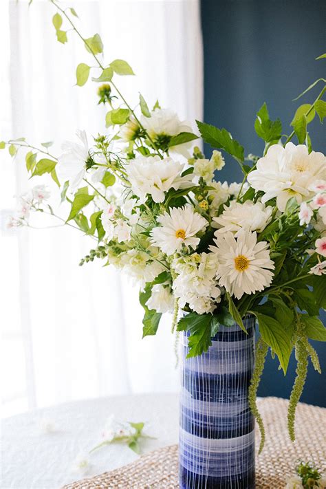 An All White Floral Centerpiece Inspired By Summer Diy