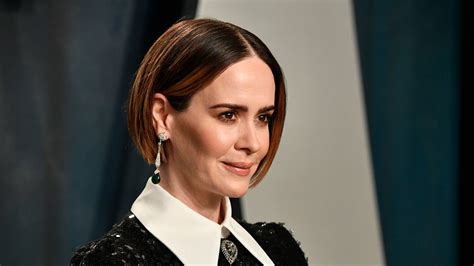 Sarah Paulson Looks Completely Transformed In An On Set Photo From “impeachment” Them