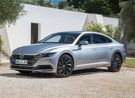 Form and features that fascinate. Nieuwe Volkswagen Arteon 2019 uitvoeringen en occasions ...
