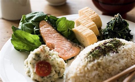 Compared to many other cuisines it has very little fat, sugar and is relatively low in calories, as many as well as being healthy, japanese food is relatively inexpensive. The Ten Best Japanese Restaurants in Melbourne | Concrete ...