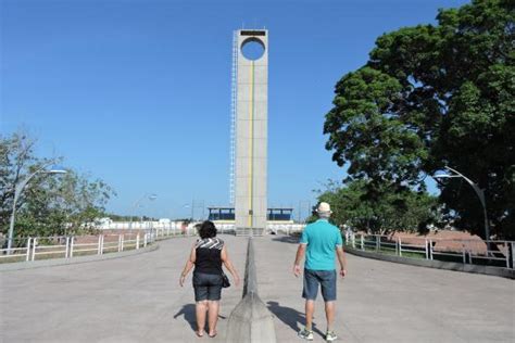 A linha do equador é uma linha imaginária que divide o globo terrestre horizontalmente em dois hemisférios: Marco Zero do Equador - Macapá (AP) - Foto de Marco Zero ...