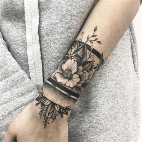 Enjoy.when looking for locations for tattoos, many people will opt for some part of the arm. 25 Wrist Tattoos Ideas For Men And Women