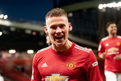 In the current club manchester united played 5 seasons, during this time he played 176 matches and scored 14 goals. Scott McTominay compared to Manchester United legends Paul ...