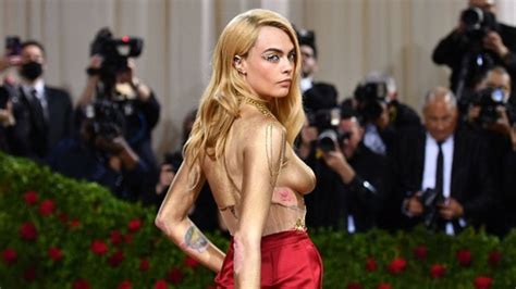 Cara Delevingne Abre O Jogo Sobre V Cio Em Drogas De Partir O Cora O