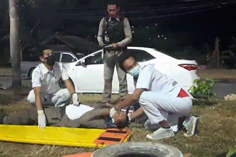 Bangkok Post Car Crashes Into Checkpoint Policemen Soldier Hurt