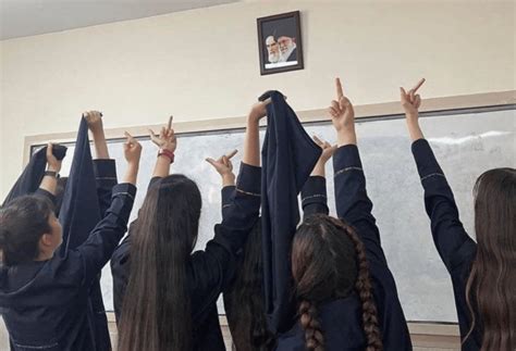 Women Life Freedom Schoolgirls Of Iran Take To The Streets Protesting