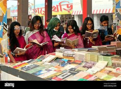 Dhaka Bangladesh February 9 2023 Visitors Read Books At The