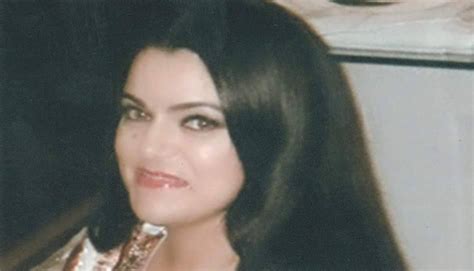 المرأة الأخرى التي حملت اسم بلقيس هي زوجة الشاعر نزار قباني بلقيس الراوي عراقية الأصل امرأة دبلوماسية وقد قتلت في تفجير السفارة العراقية، ورثاها نزار في قصيدة من أروع القصائد التي كتبها وقد قال فيها:٢. الجزائر: بقلم حبيبة محمدي/ قاسم أمين وتحرير المرأة! - نوس ...