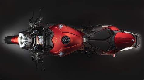 The brutale 1000 serie oro comes standard with tyre pressure sensors and a gold racing chain. 2019 MV Agusta Brutale 1000 Serie Oro First Look