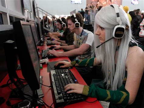 Female Gamers Have It Bad Study Suggests Women Are Targets For Low