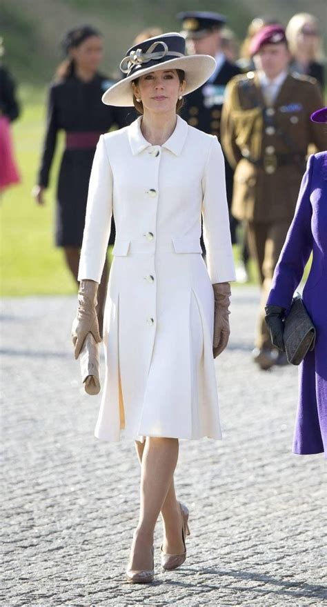 The Top 10 Best Dressed Royals Vanity Fair Royal Fashion Dresses