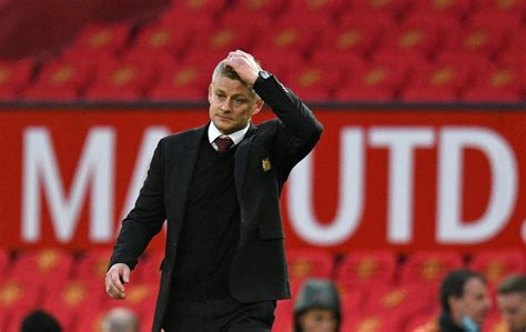 Man utd star being offered across europe as report reveals solskjaer broke rank. Cavani, Martial To Miss Out, Struggling Man Utd Could Hand ...