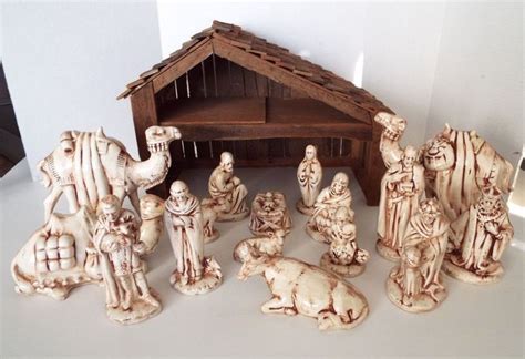 Stunning Vintage 16 Piece Ceramic Nativity Set Wood Manger Ready To