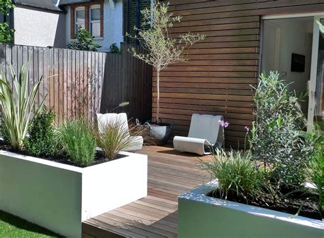 We all need some peace in there are no rules when it comes to planting your privacy screen. clapham and balham modern garden design decking planting ...