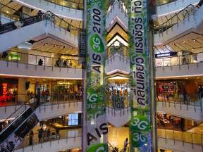 Ihr findet die mall an der banglumphu kreuzung (thanon phra sumen trifft auf samsen road), nicht weit von kho san road und rambutree road. Bangkok Shopping Mall Guide | Bangkok City Guide