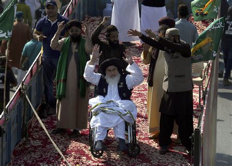 Radical Pakistani Religious Cleric Dies After Leading Sit In Ap News