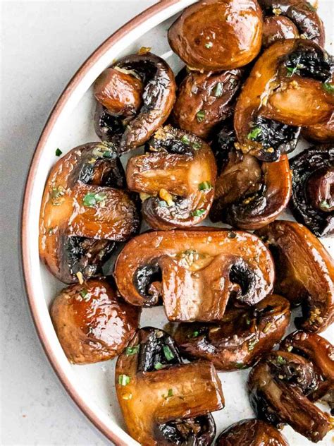 Easy Sauteed Mushrooms With Garlic Butter Drive Me Hungry