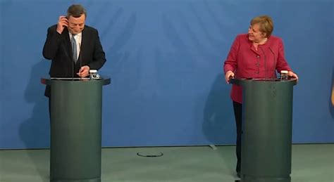 Angela Merkel Saluta Mario Draghi Tutto A Posto