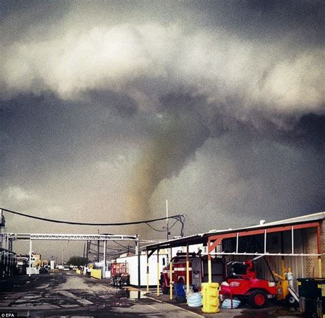 Storm Chasers Capture Moment Scattered Tornadoes Sweep Through Oklahoma