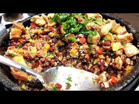 Aprenda aqui comigo como fazer feijão tropeiro mineiro tradicional com calabresa e com bacon. ♥Feijão Tropeiro simples! Super facil - YouTube (com ...