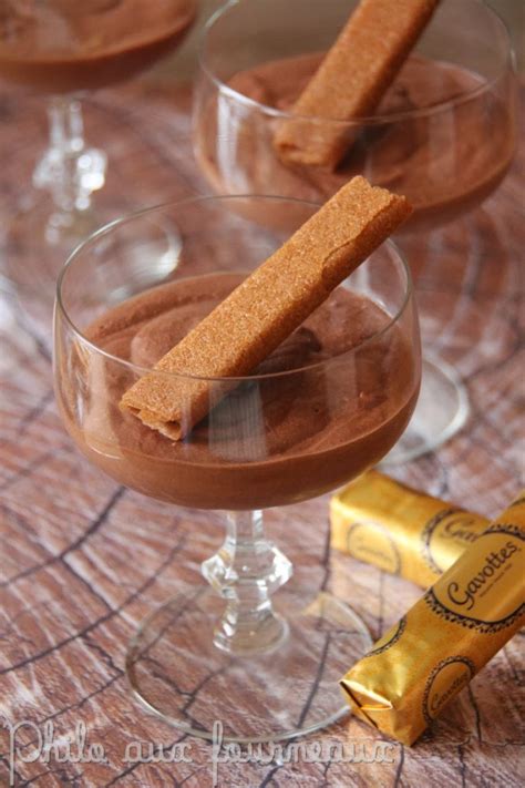 I've got one bowl going onto the simmering water here. Philo aux fourneaux: Mousse au chocolat au Bailey's de ...