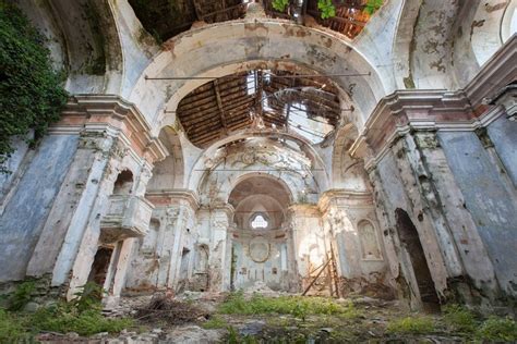 Stunning Abandoned Homes Are Surprisingly Full Of Life Huffpost Uk