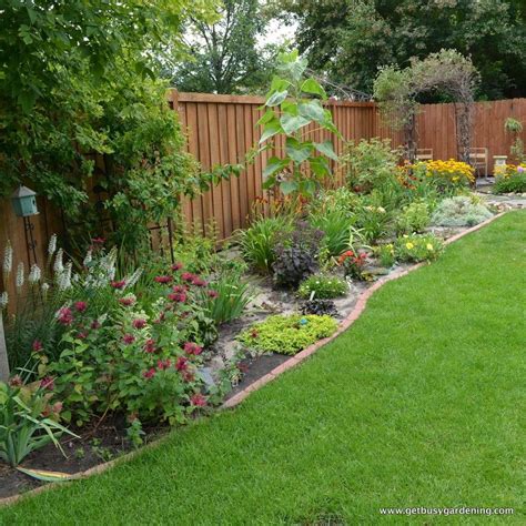 We go for easy landscaping ideas, so doing things like planters and keeping garden area small helps us manage the gardens. Stunning Privacy Fence Line Landscaping Ideas 22 ...