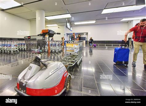 Airport Halls High Resolution Stock Photography And Images Alamy