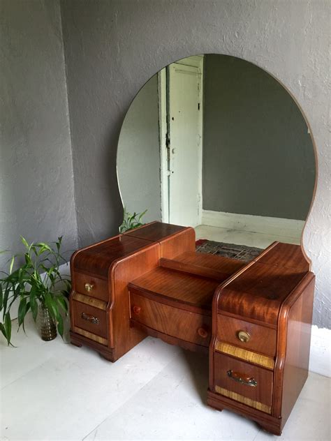 Elegant art deco oval vanity mirror made in france in the 1930s. 1930's Art Deco Vintage Vanity Dresser and Mirror ...