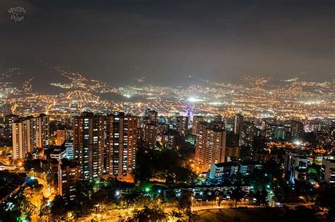 Galería La Noche De Medellín Vista Desde Lo Alto Renunciamos Y Viajamos