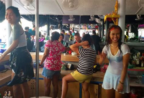 Thai Bar Girls Dancing Naked