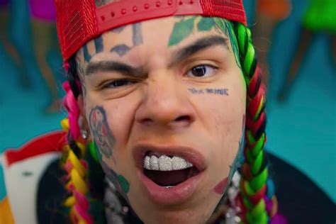 6ix9ine only follows one account on instagram and it s the nypd