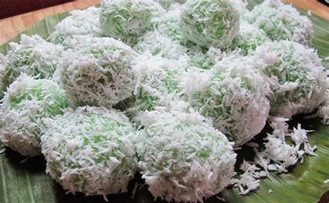 Kali ini kita akan membuat prakarya boneka salju dari tepung terigu. Cara membuat Kue Basah Dari Tepung Beras Tradisional Jawa