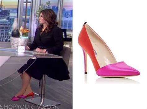 The View November 2021 Morgan Ortaguss Red And Pink Colorblock Pumps