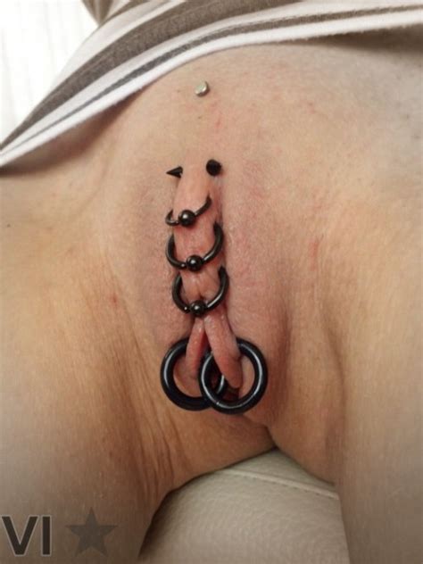 Thumbs Pro Pussymodsgalore Pierced Outer Labia Closed By Rings