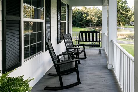 The Best Paint Colors For Your Porch According To Real Estate Agents
