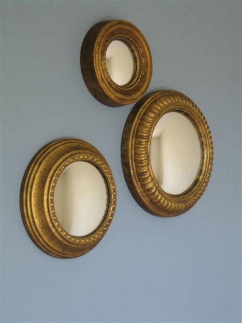 Small Convex Mirror for Creating Striking Wall Decoration - HomesFeed