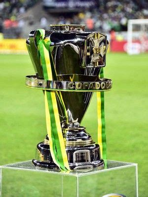 Copa do brasil, ou brazil cup, é um(a) copa de futebol profissional para homes em brazil. Resultado de imagem para taça copa do brasil 2016 ...