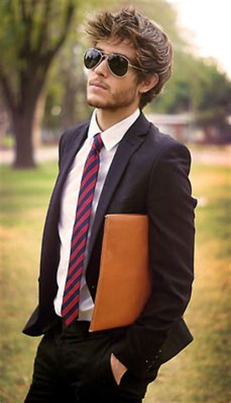 It can be styled for a casual look or cleaned up by combing it down and taming it with some product. 15 Trendy Business Casual Hairstyles