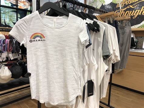 How to say lululemon athletica in english? 数時間で完売!？「lululemon」のハワイ限定アイテム【ハワイ最新ニュース】 | ヨガジャーナルオンライン
