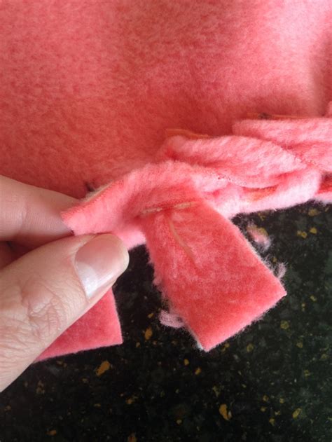 How To Make No Sew Fleece Blankets With A Braided Edge