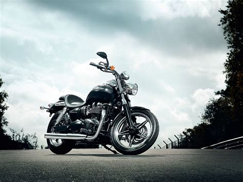 Find out what the experts have to say about the motorcycle/bike, it's pros and cons, looks, on road performance and is it worth buying. 2013 Triumph Speedmaster Review