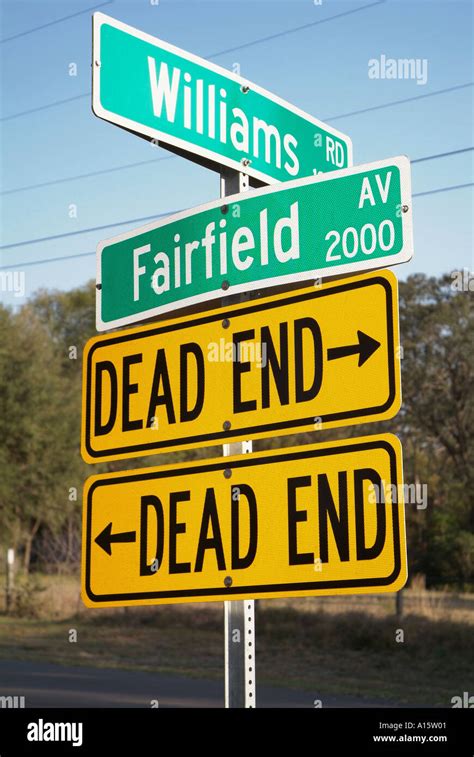 Dead End Signs Hi Res Stock Photography And Images Alamy
