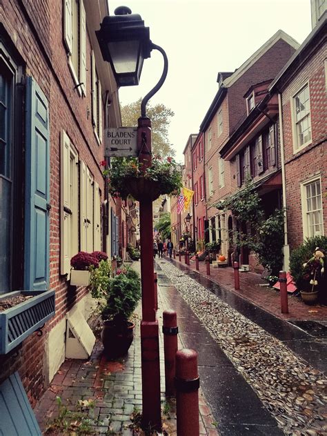 Elfreth's Alley, the oldest residential street in the US (Philadelphia ...