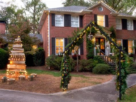 Christmas holiday decorations are all about evoking that cheer and warmth the season brings throughout your own home. 19 Outdoor Christmas Decorating Ideas | HGTV