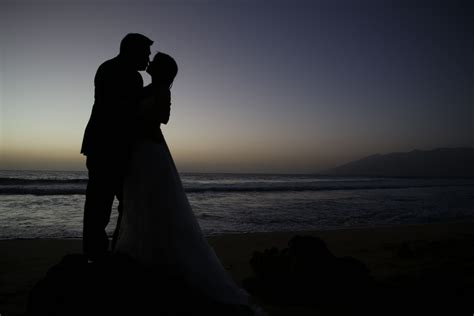 sunset silhouette with natural lighting | Sunset silhouette, Silhouette, Human silhouette