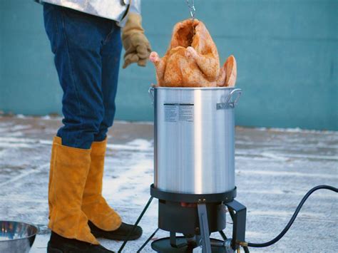 How To Fry A Turkey This Thanksgiving