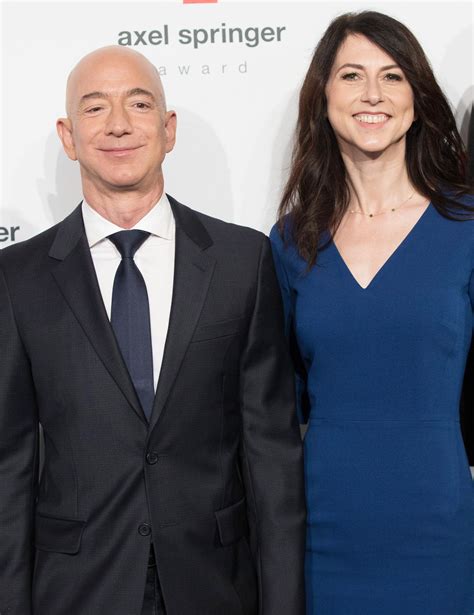 Jeff Bezos S Ex Wife Mackenzie Lands Billion In Divorce From Amazon Ceo