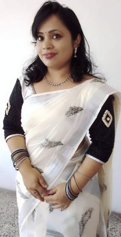 Hot Chubby Bhabi Big Boobs Showing After Bathing Full Videospics Desi Old Pictures Hd Sd